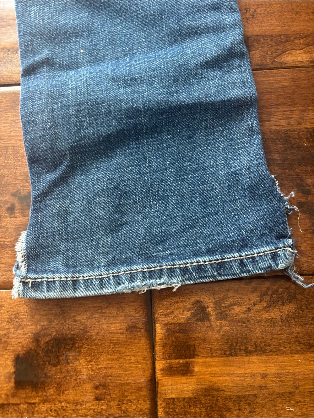 Ariat Men’s Medium Blue Flare Jeans - Picture 7 of 8